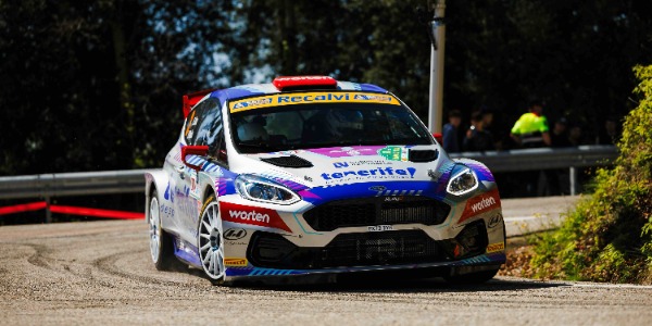 Enrique Cruz termina a un paso de ganar el Rally La Llana-Ripollès