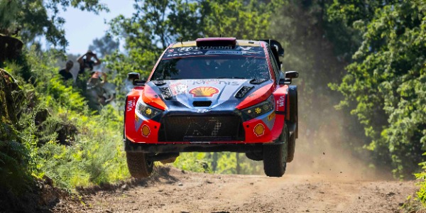 Dani Sordo sube hasta la cuarta plaza en el Rally de Portugal