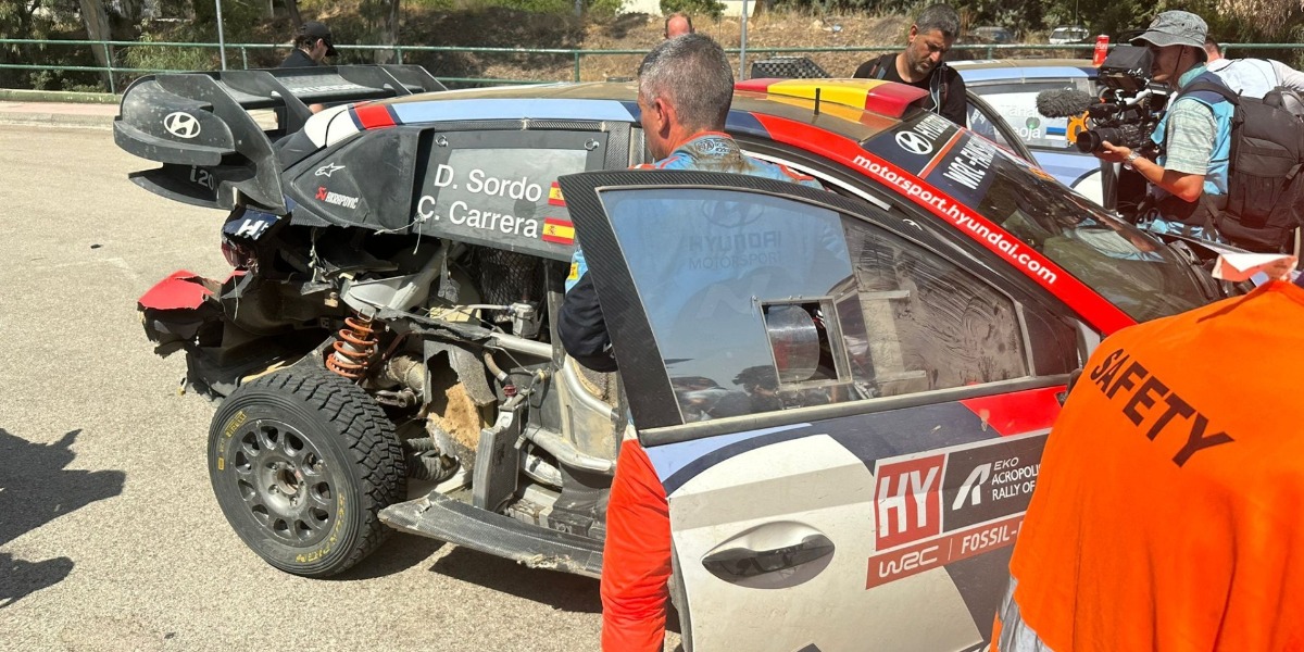 Carrocería destrozada del Hyundai de Dani Sordo