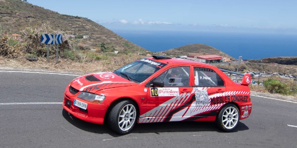 Pedro Pérez con su Mitsubishi Lancer Evo IX