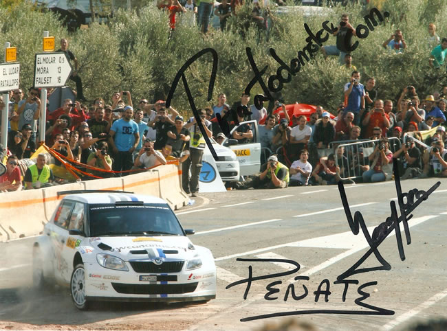 Lemes y Peñate firman una foto para los visitantes de A Todo Motor