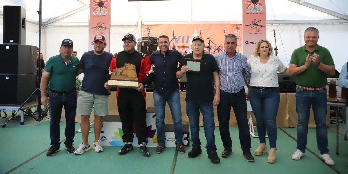 Momento de un homenaje realizado por el Ayuntamiento de Teguise y Manguia Motor Sport