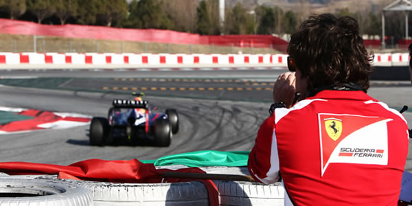 Alonso, viendo rodar a los Red Bull y a los demás pilotos
