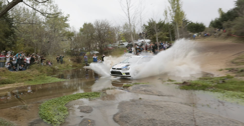 VW sigue arriba en el WRC