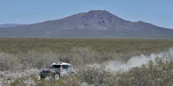 Sainz ya es segundo en el Dakar 2014