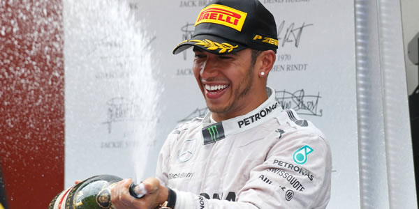 Lewis Hamilton celebrando la victoria en el último GP de España