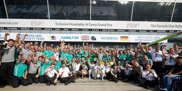 Hamilton y Rosberg lucharán por la victoria en Singapur
