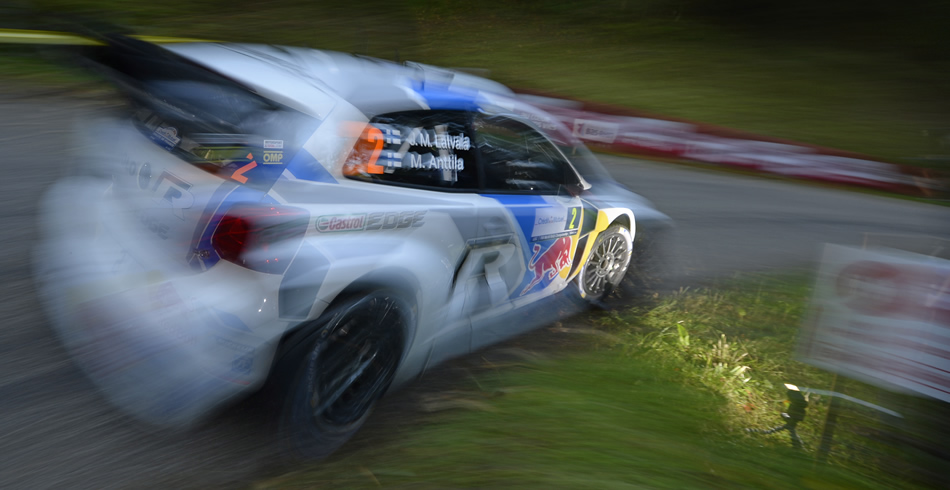 Latvala lidera el Rally de Francia