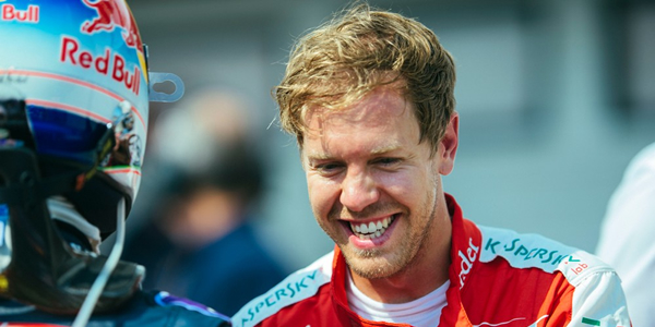 Vettel gana en Hungría,  en una carrera loca