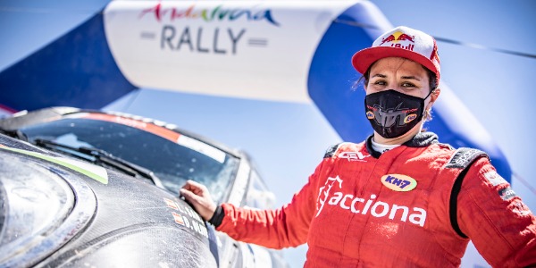 Laia Sanz completa su primer rally raid en coches