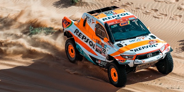 Isidre Esteve supera las últimas dificultades de arena del Dakar 2023