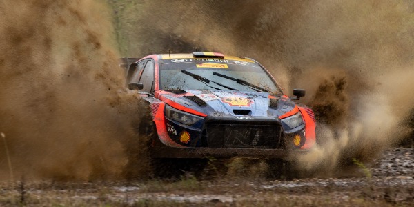 Hyundai Motorsport a por la victoria en el Rally de Kenia
