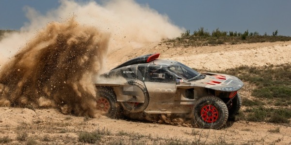 La preparación del equipo Audi para el Dakar 2024 sigue en España