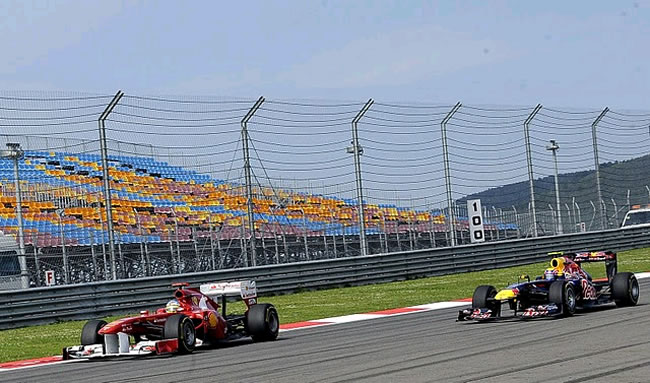 Fernando Alonso por delante de Mark Webber en el <br>Gran Premio de Turquia