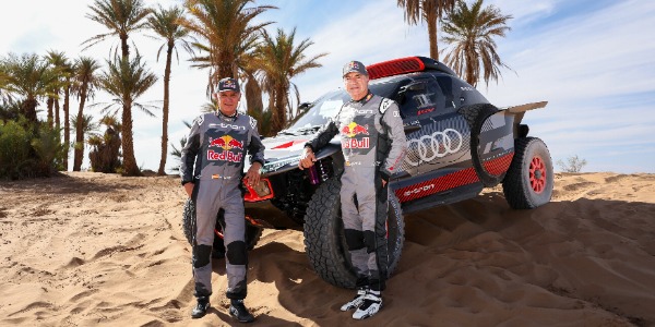 Carlos Sainz y Lucas Cruz a por el Dakar 2024